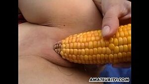 Fledgling gf playthings her labia with corn outdoor